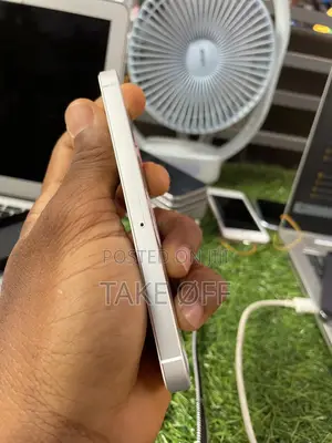 Apple iPhone SE 128 GB White