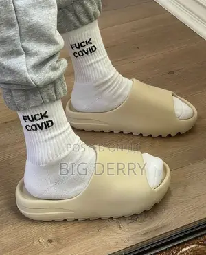 Yeezy Slides Cream