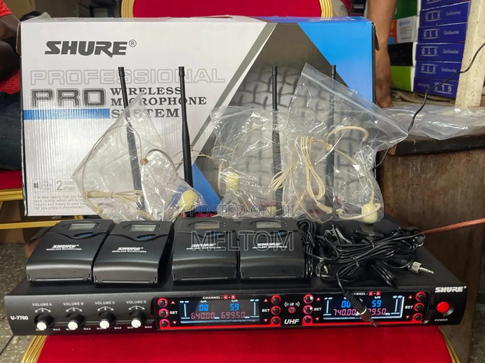 Shure U-7700 4in1 Wireless Head and Lapel Microphone