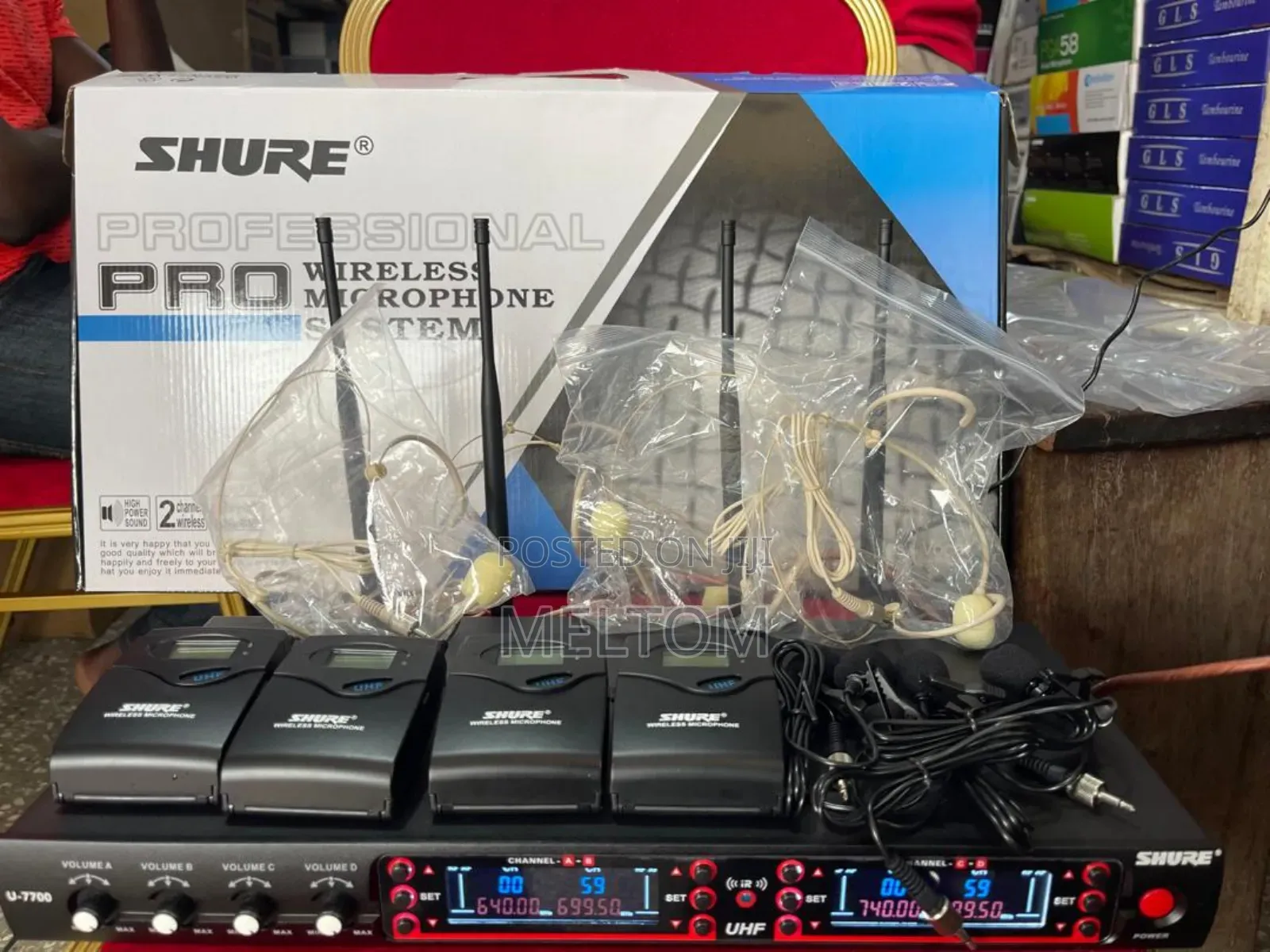 Shure U-7700 4in1 Wireless Head and Lapel Microphone