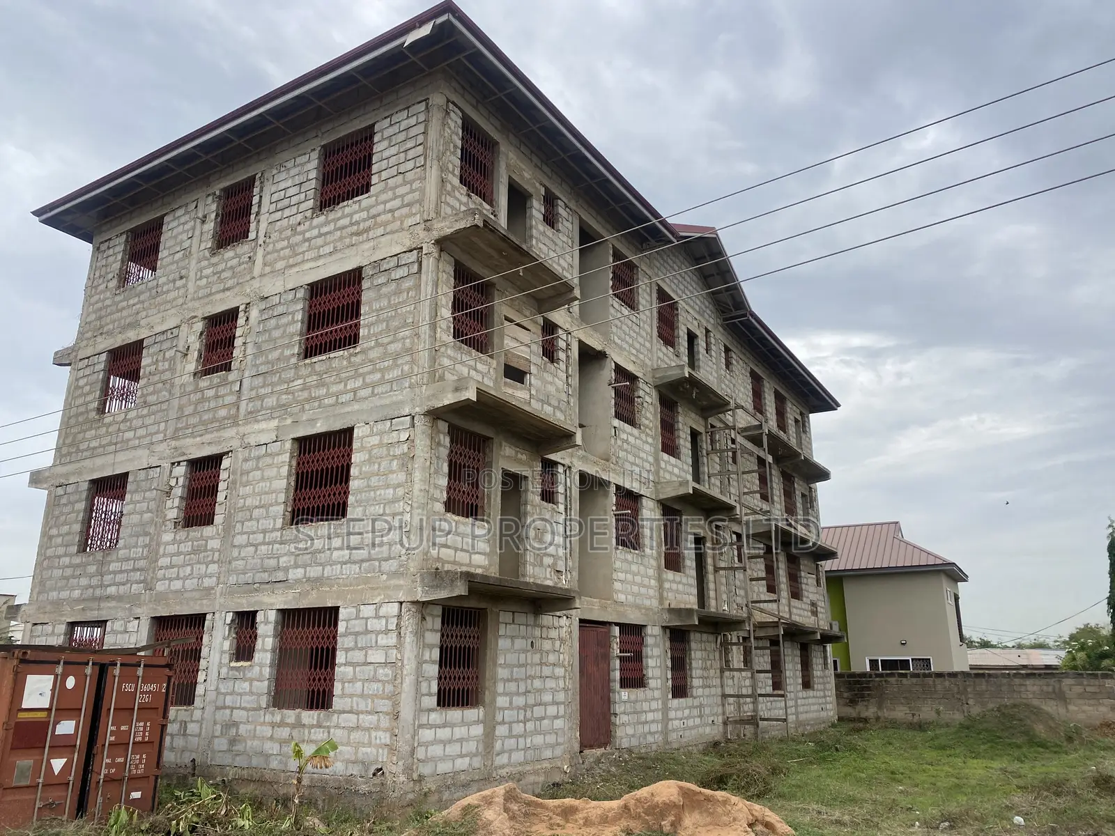 12bdrm Apartment in Comm 25 Hfc Estate, Tema Metropolitan for sale
