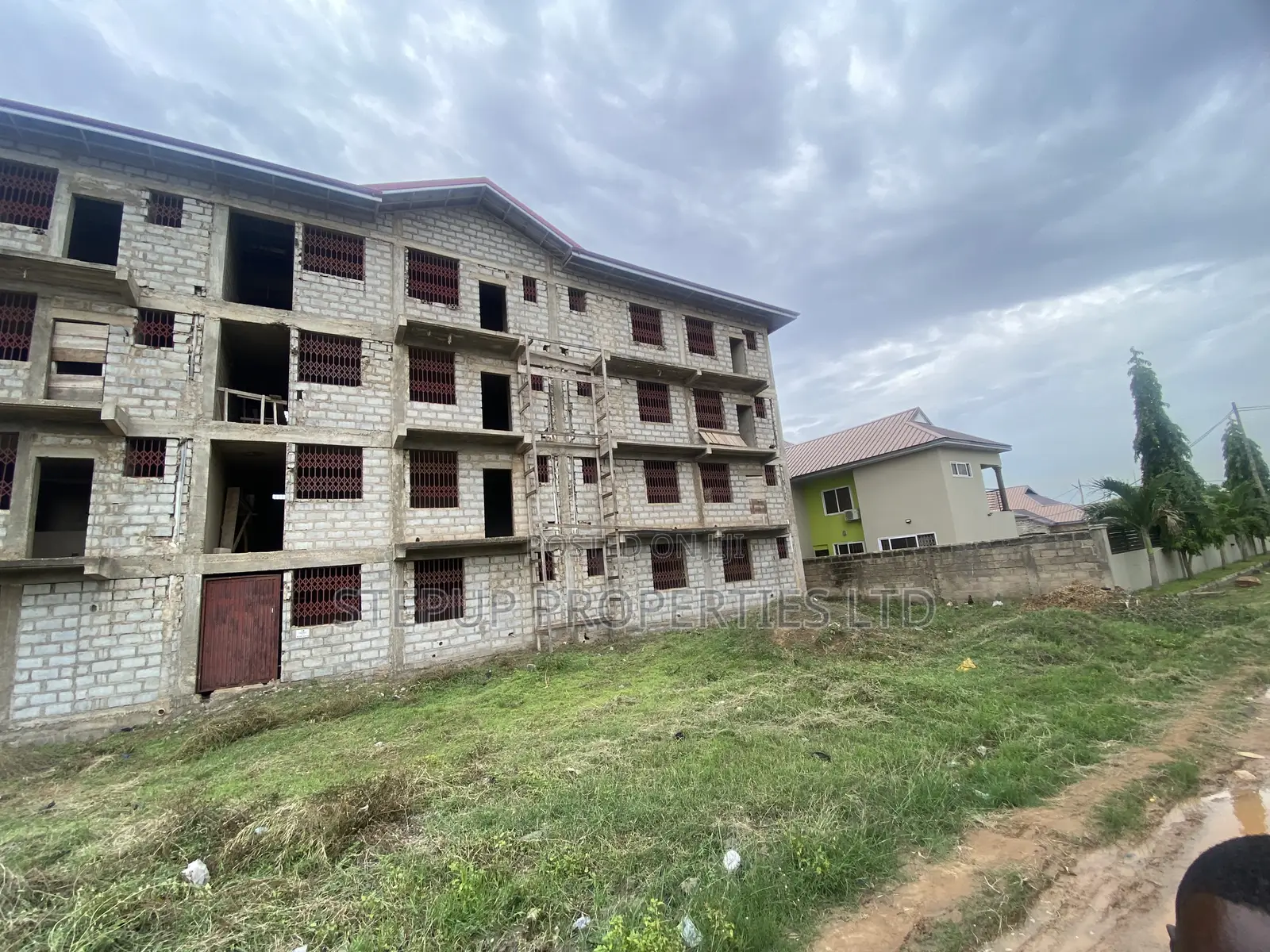 12bdrm Apartment in Comm 25 Hfc Estate, Tema Metropolitan for sale