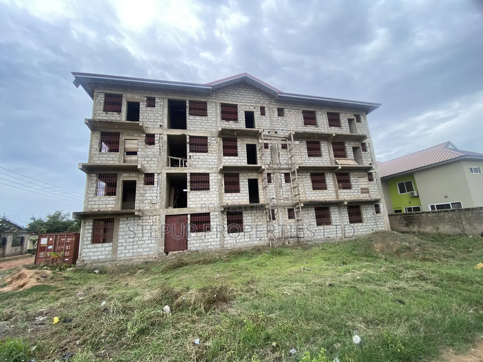12bdrm Apartment in Comm 25 Hfc Estate, Tema Metropolitan for sale