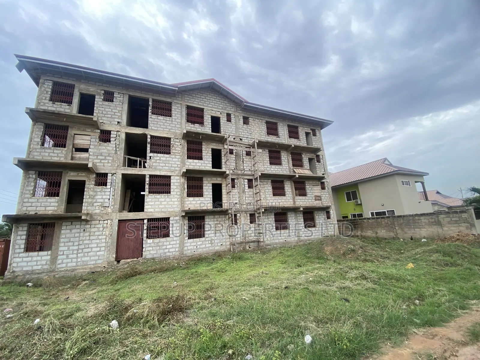 12bdrm Apartment in Comm 25 Hfc Estate, Tema Metropolitan for sale