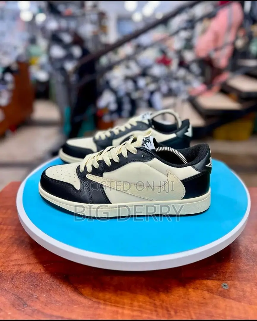 Travis Scott Jordan 1 Vanilla
