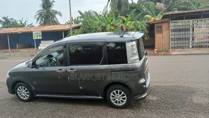 Toyota Sienta 1.5 AWD 2013 Gray