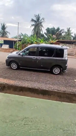 Toyota Sienta 1.5 AWD 2013 Gray