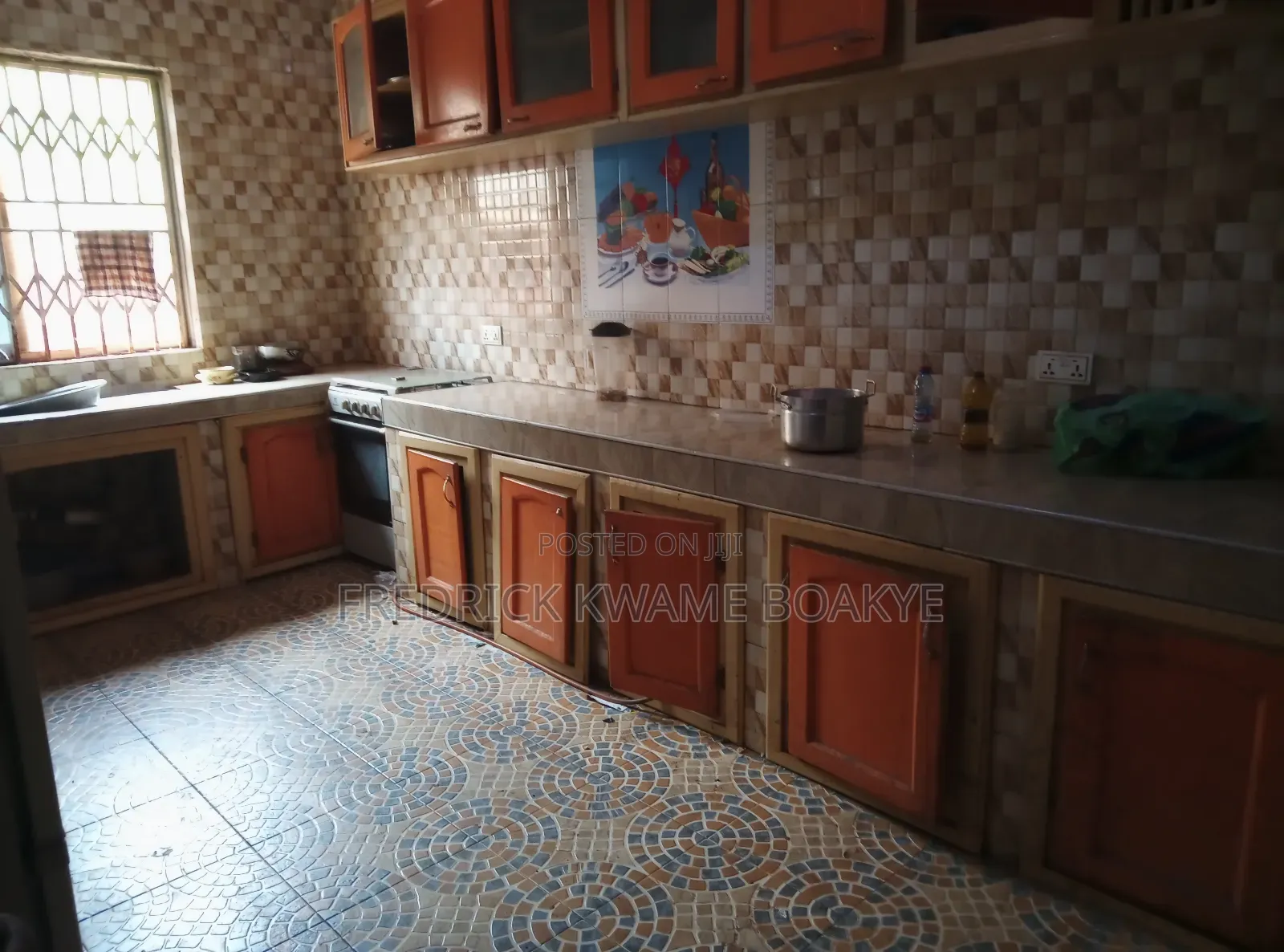7bdrm House in 7 Bedrooms House For, Kumasi Metropolitan for sale