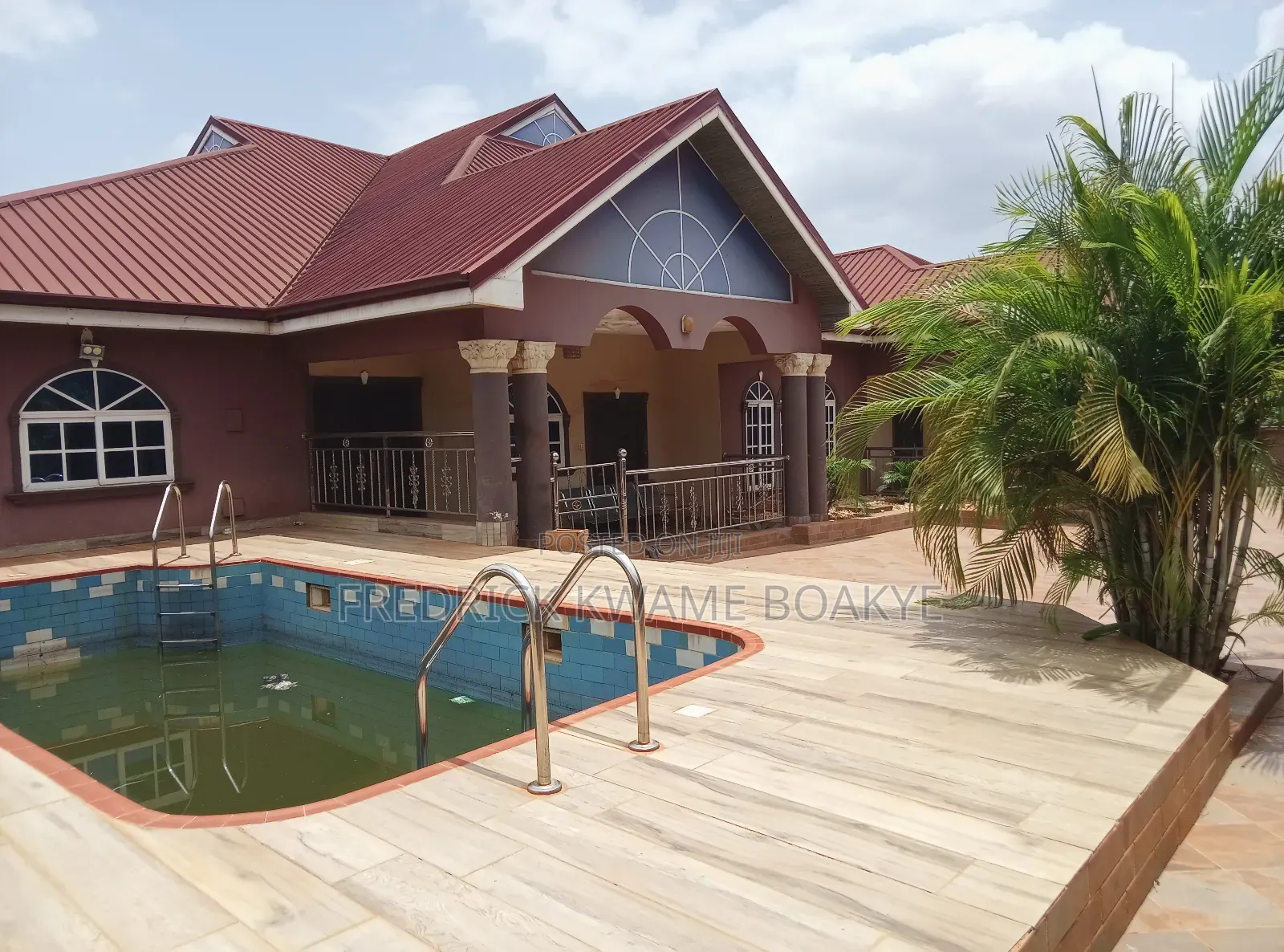 7bdrm House in 7 Bedrooms House For, Kumasi Metropolitan for sale