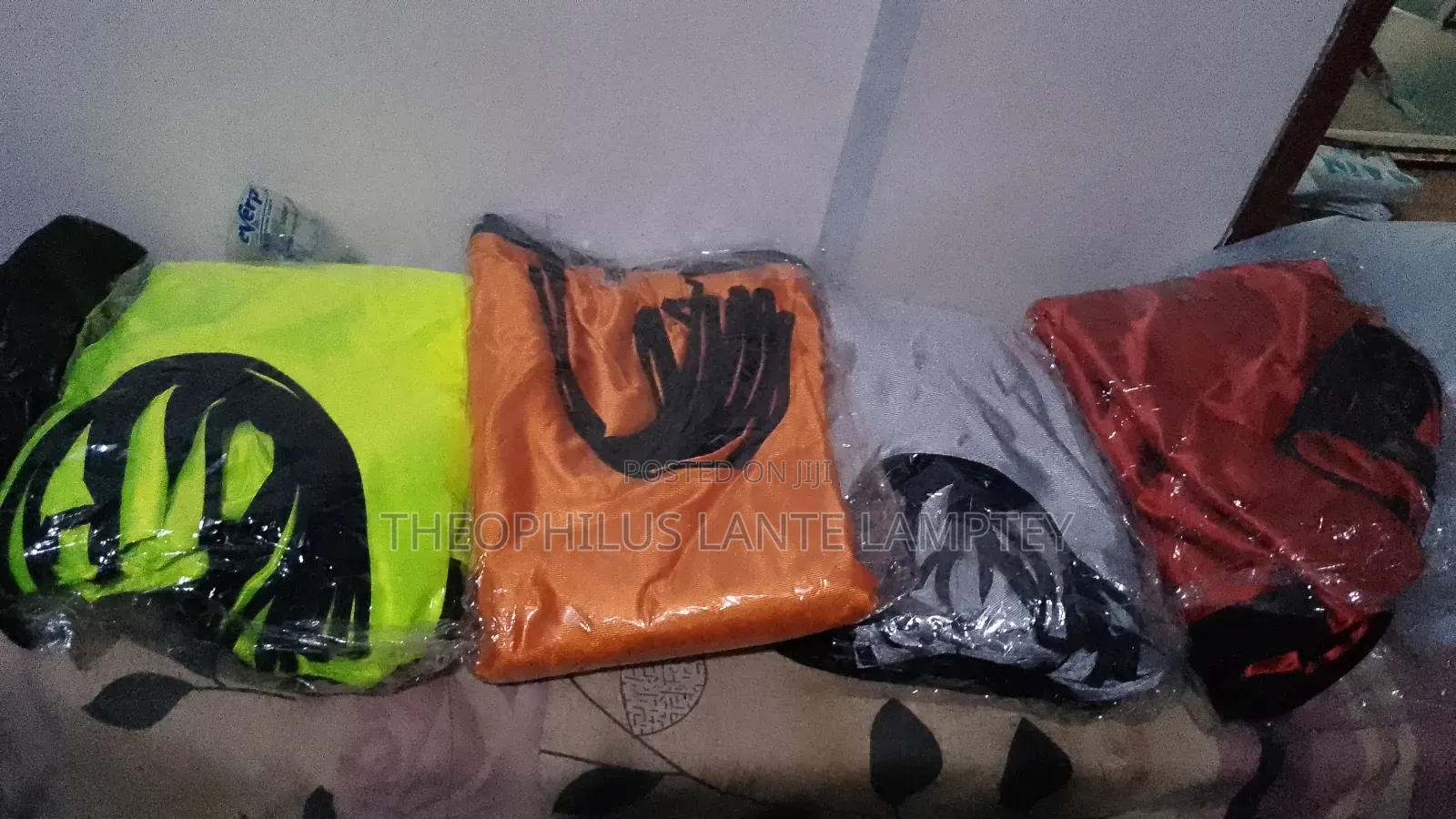 Set of Bibs