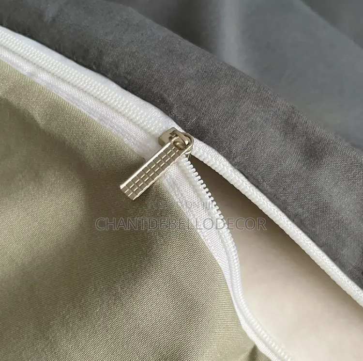 King Size 1 Duvet, 1 Duvet Cover, 1 Bedsheet, 4 Pillowcases