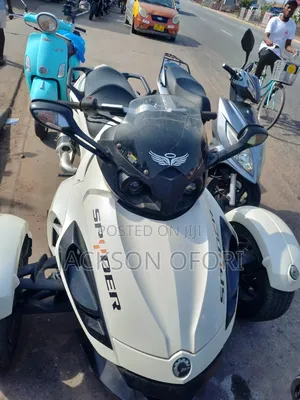 Can-Am Spyder RT 2021 White