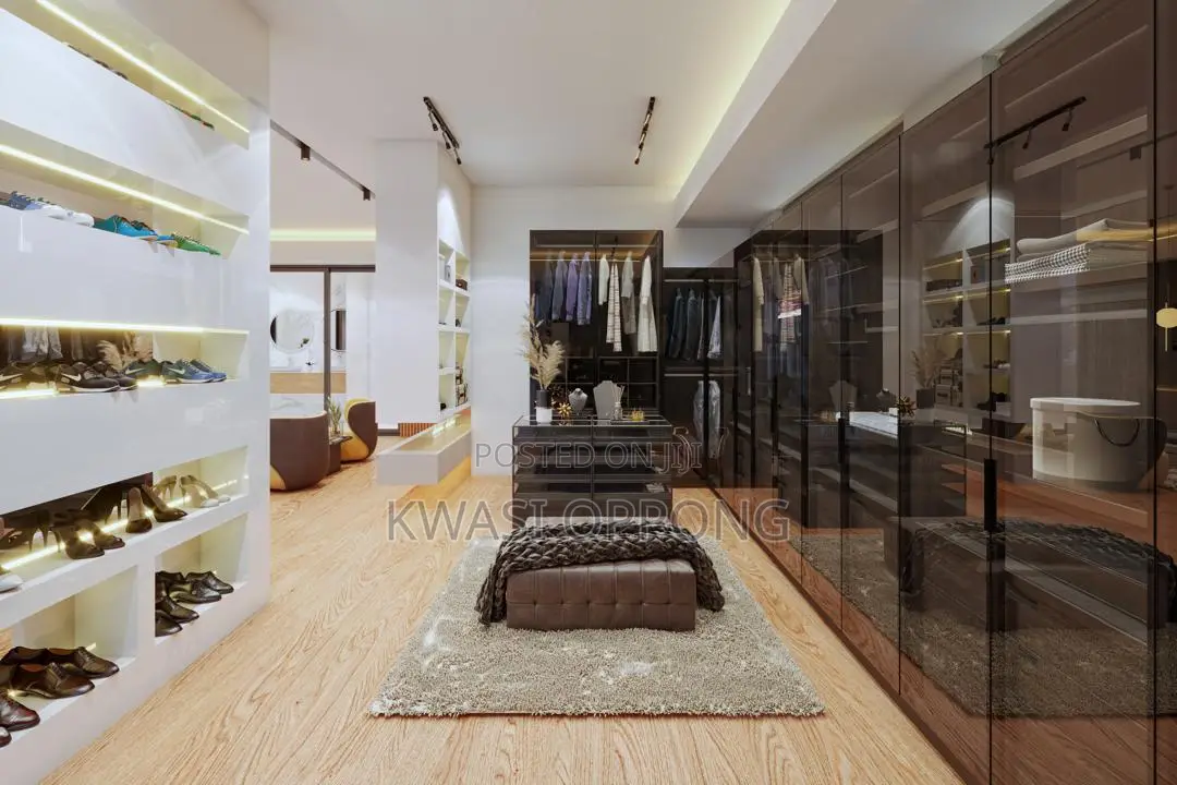 4bdrm House in Sakumono for sale