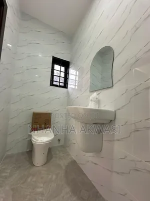 4bdrm House in Community 12, Tema Metropolitan for rent