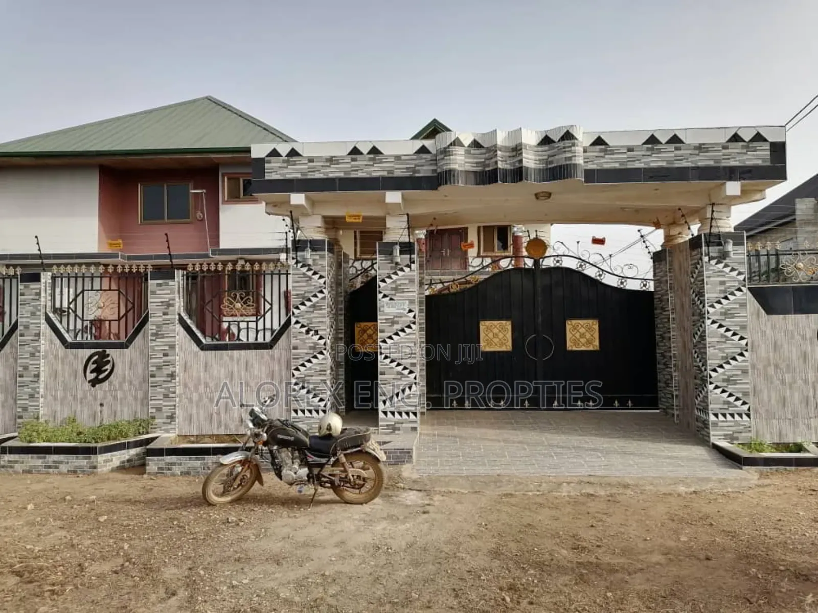 10bdrm House in Amasaman Dobro, Ga West Municipal for sale