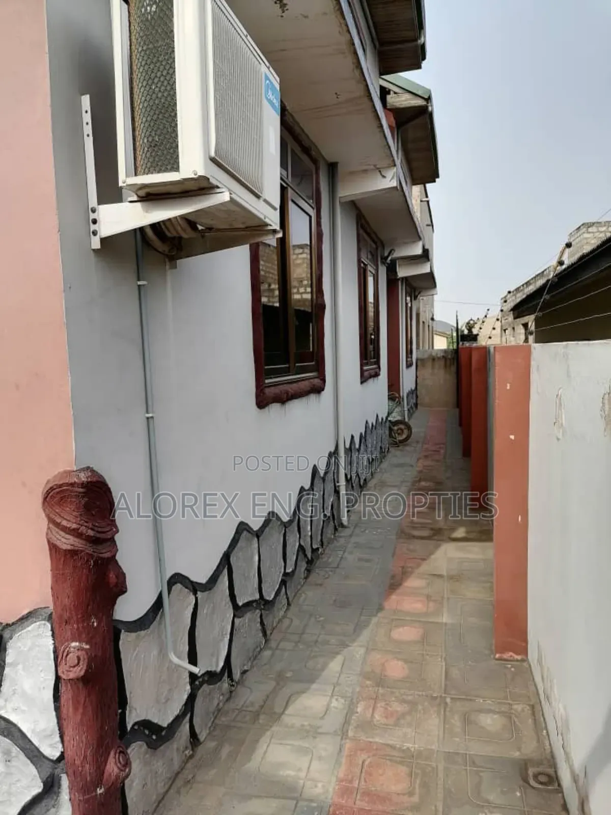 10bdrm House in Amasaman Dobro, Ga West Municipal for sale