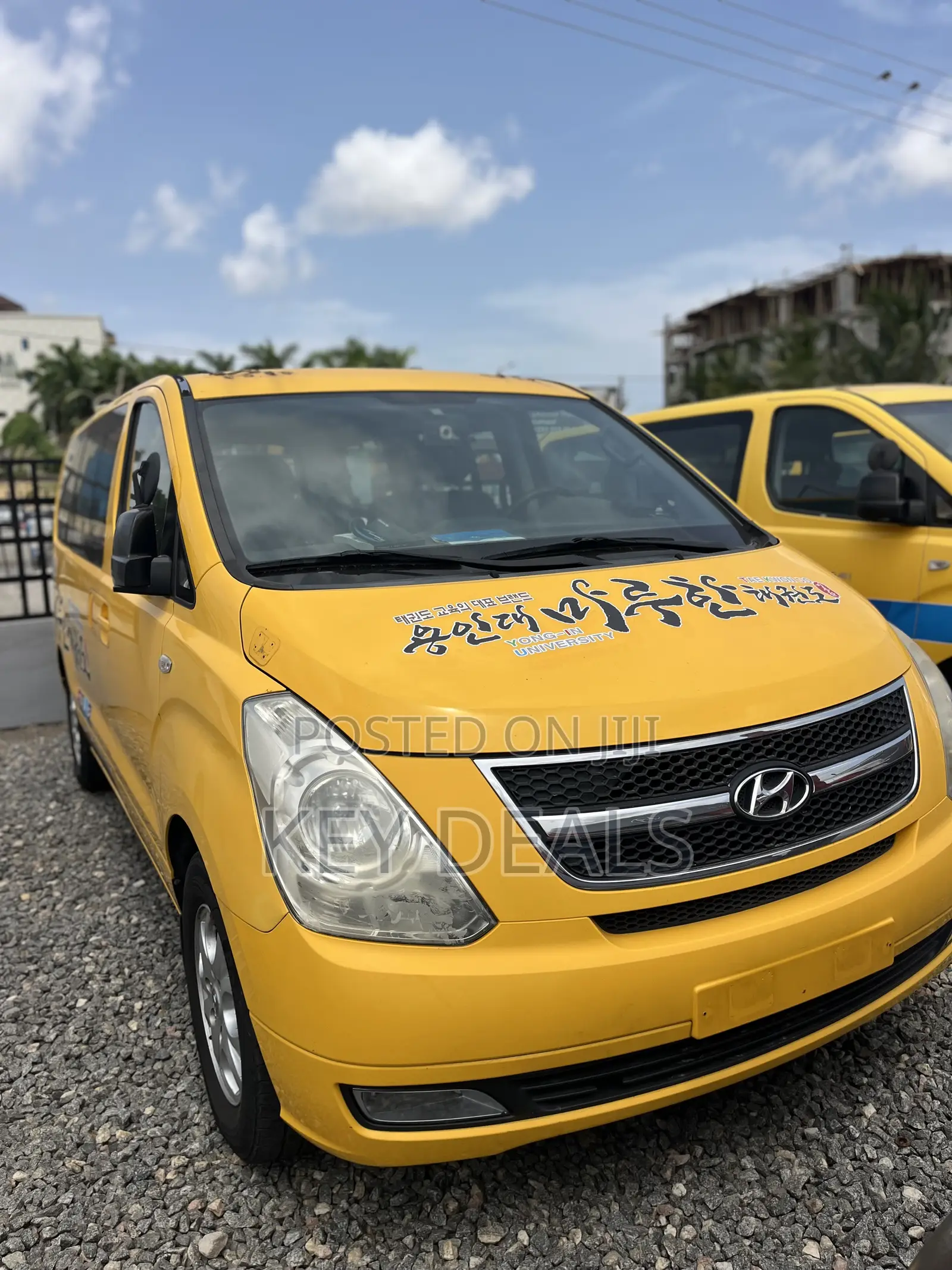 Hyundai Starex 2014 Yellow