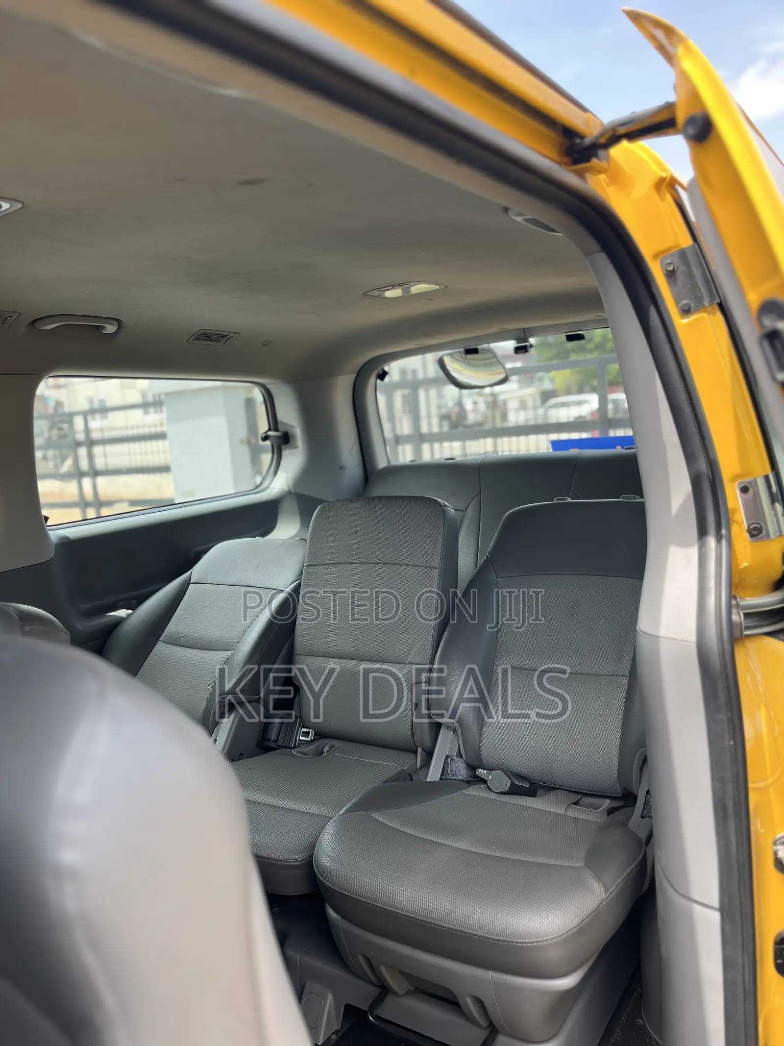Hyundai Starex 2014 Yellow