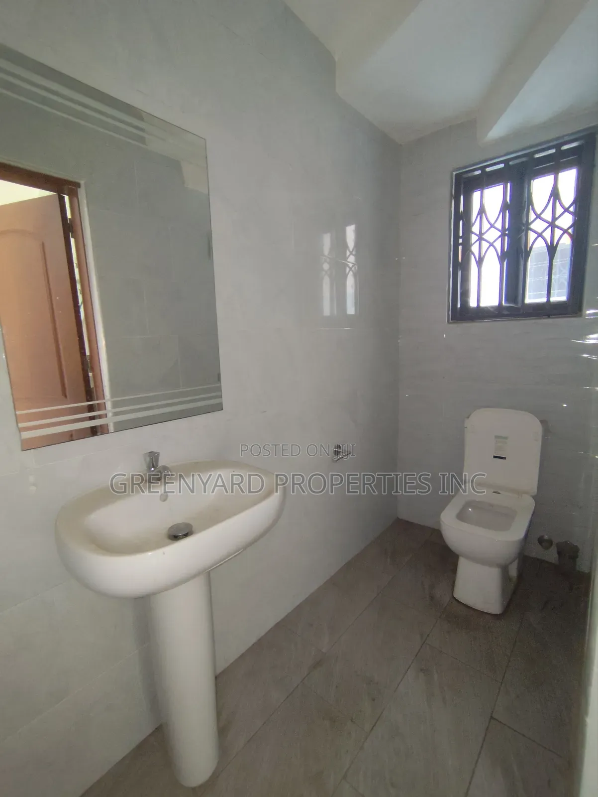 4bdrm Duplex in Lagos Ave, East Legon for rent
