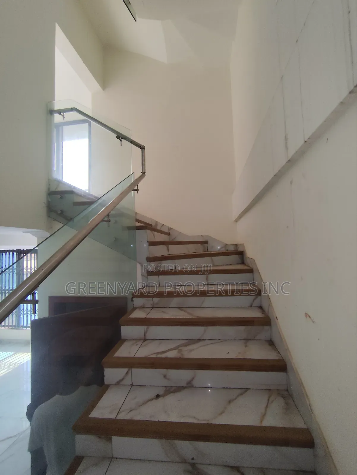 4bdrm Duplex in Lagos Ave, East Legon for rent