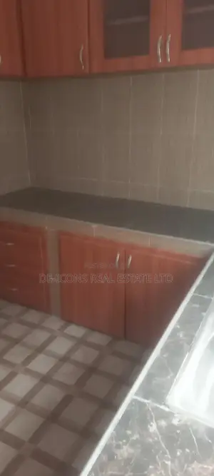 1bdrm Duplex in De-Icons Real Estate, Awutu Senya East Municipal