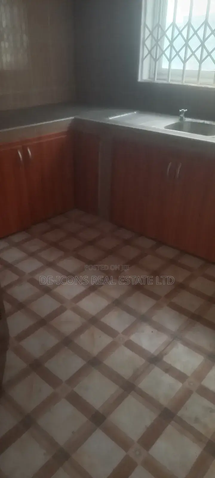 1bdrm Duplex in De-Icons Real Estate, Awutu Senya East Municipal