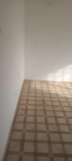1bdrm Duplex in De-Icons Real Estate, Awutu Senya East Municipal