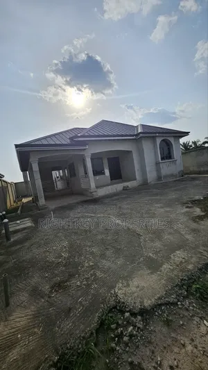 3bdrm House in Appiadu Kokoben, Kumasi Metropolitan for sale