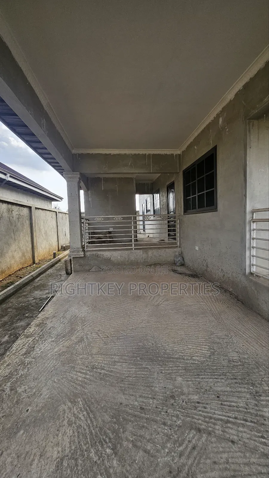 3bdrm House in Appiadu Kokoben, Kumasi Metropolitan for sale