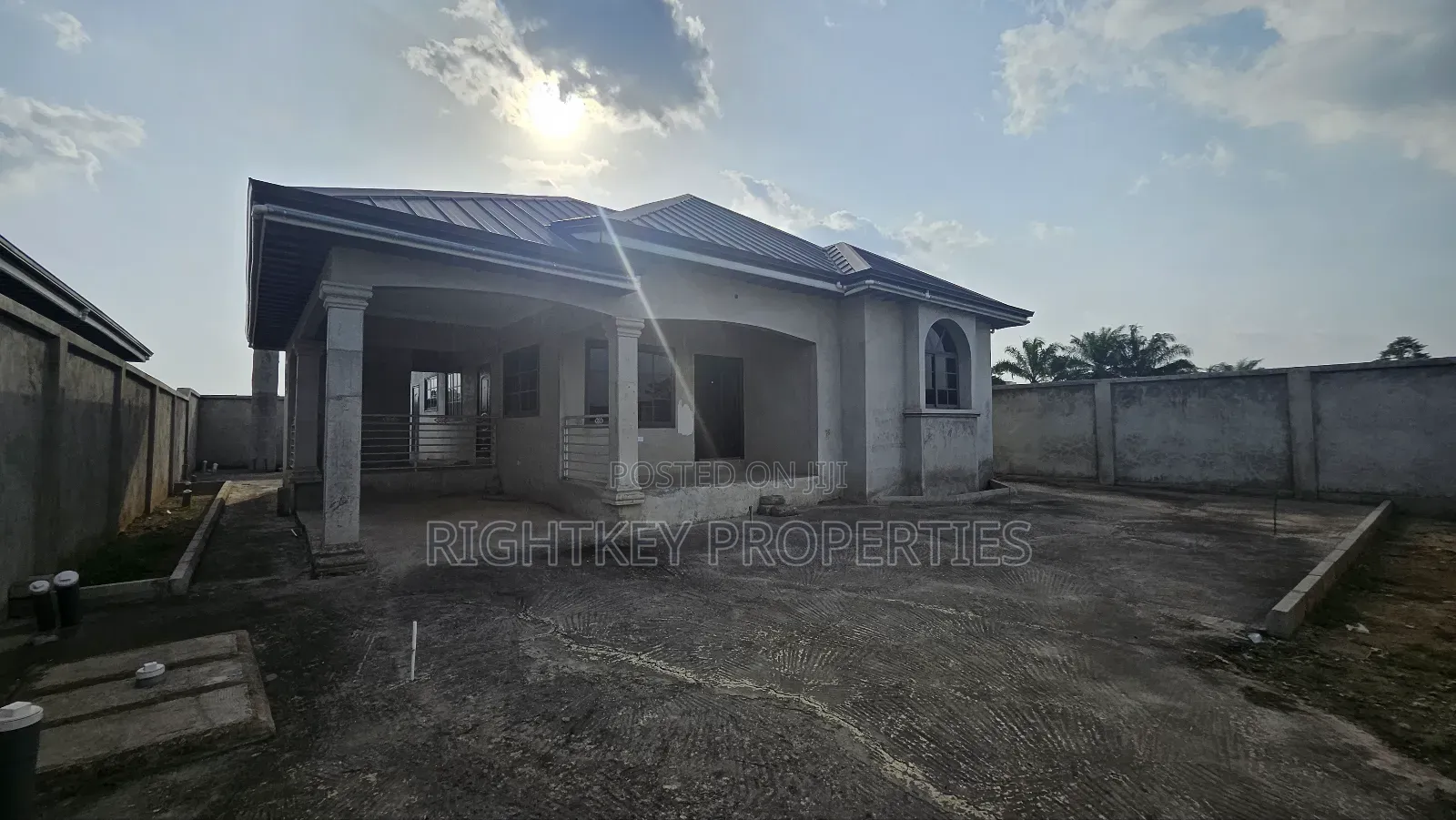 3bdrm House in Appiadu Kokoben, Kumasi Metropolitan for sale