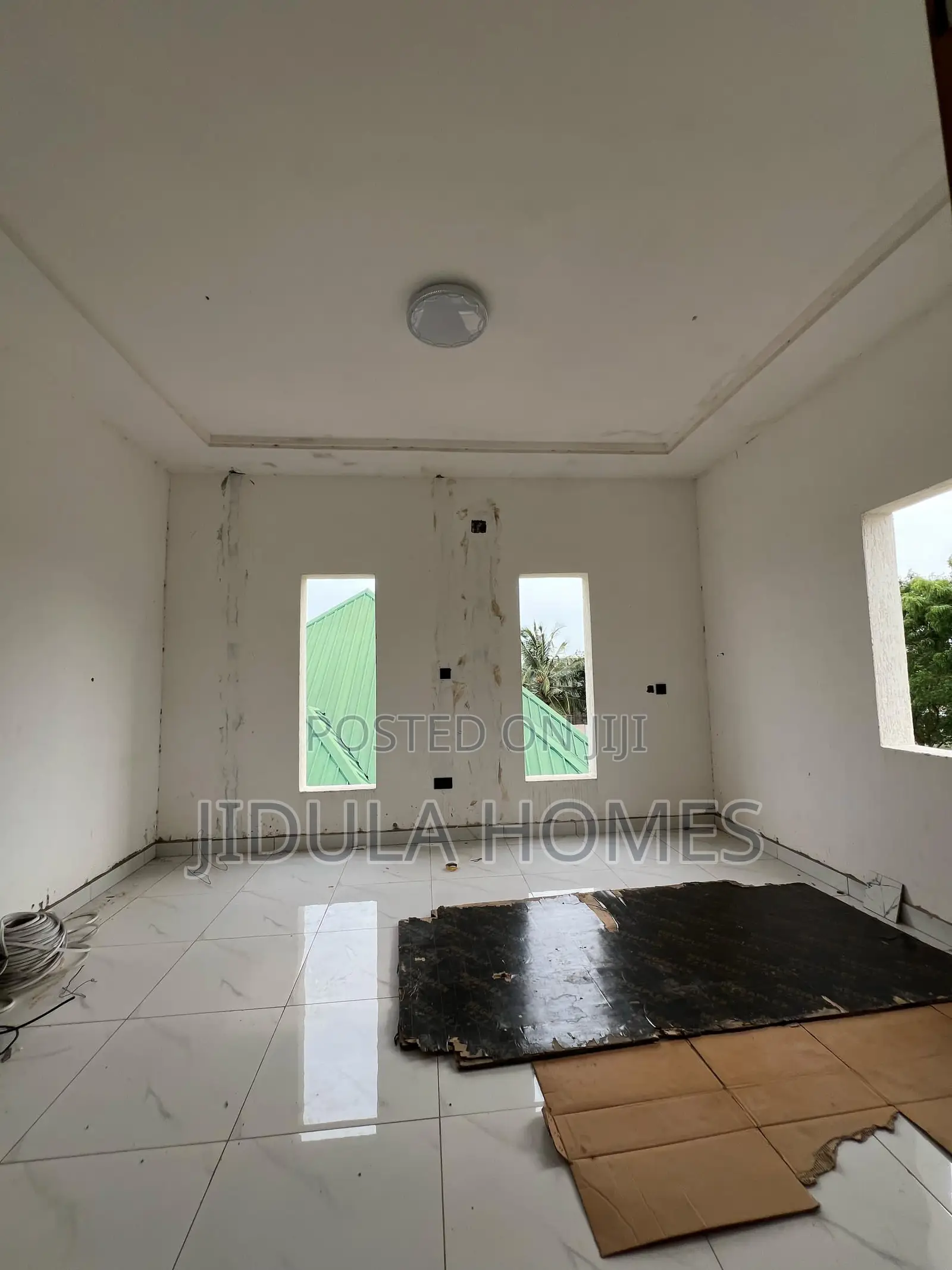 5bdrm Duplex in Adenta for sale
