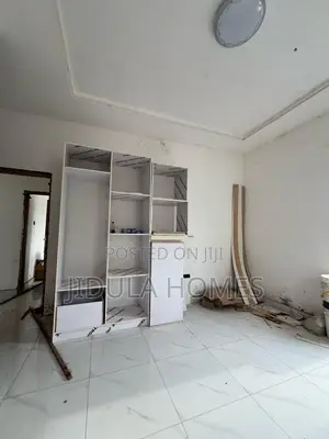 5bdrm Duplex in Adenta for sale