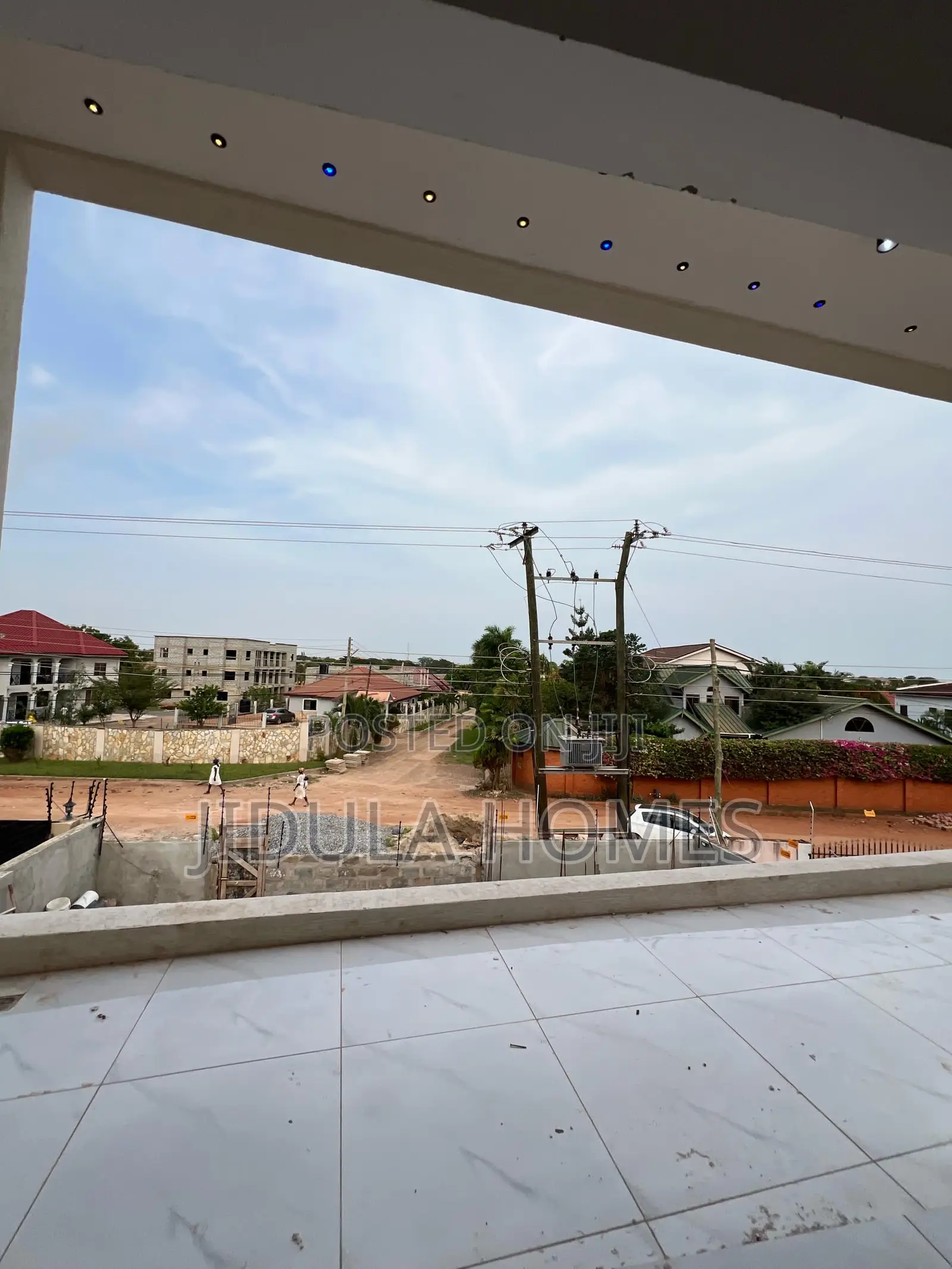 5bdrm Duplex in Adenta for sale