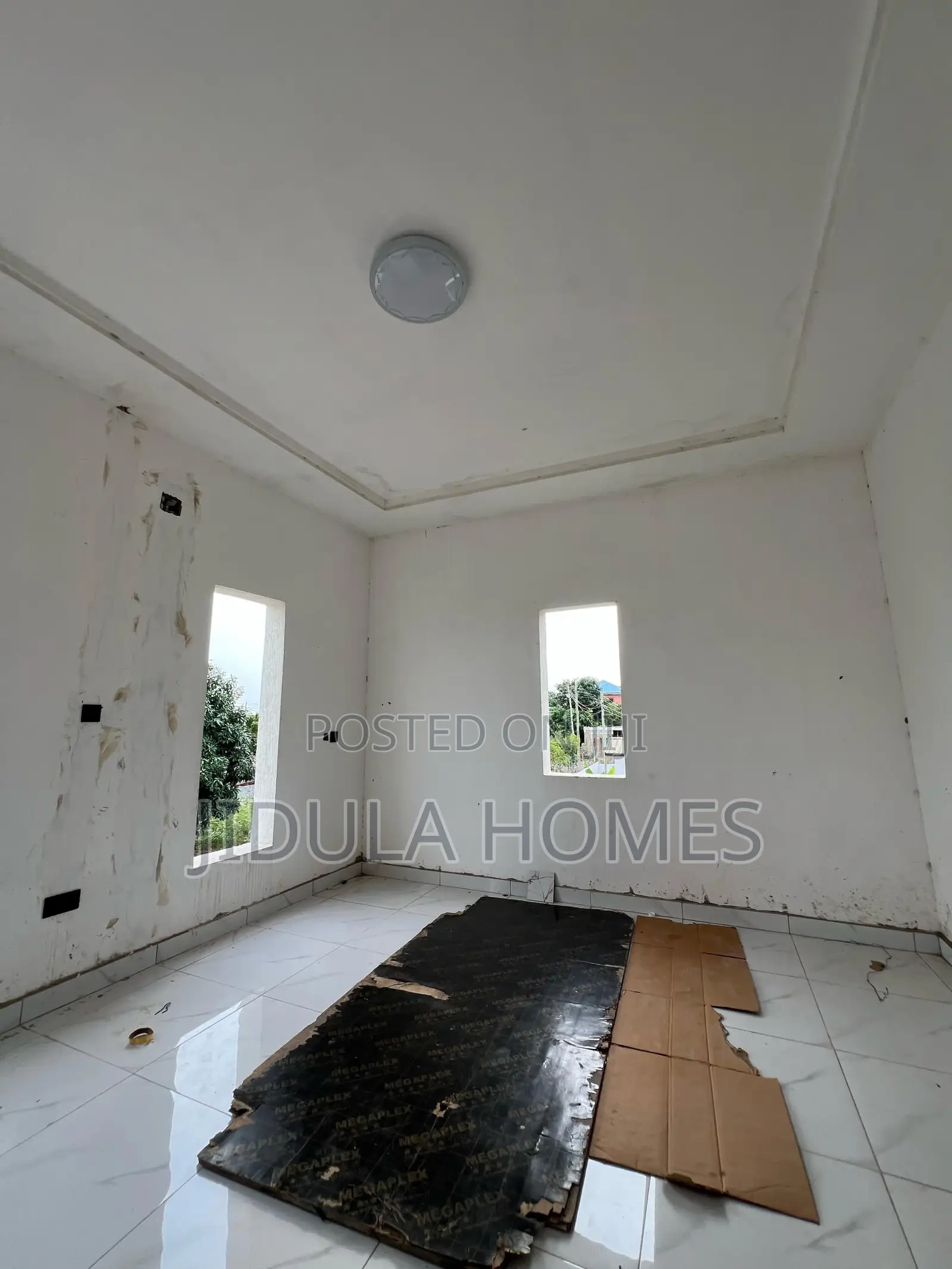 5bdrm Duplex in Adenta for sale