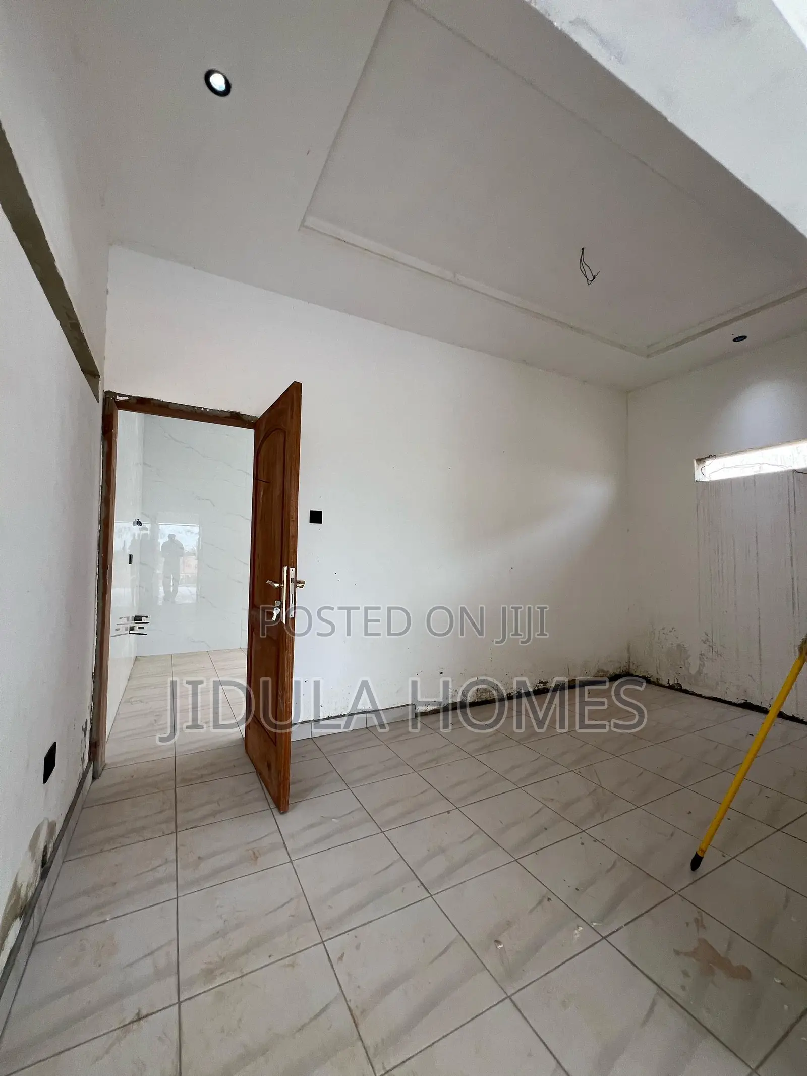 5bdrm Duplex in Adenta for sale
