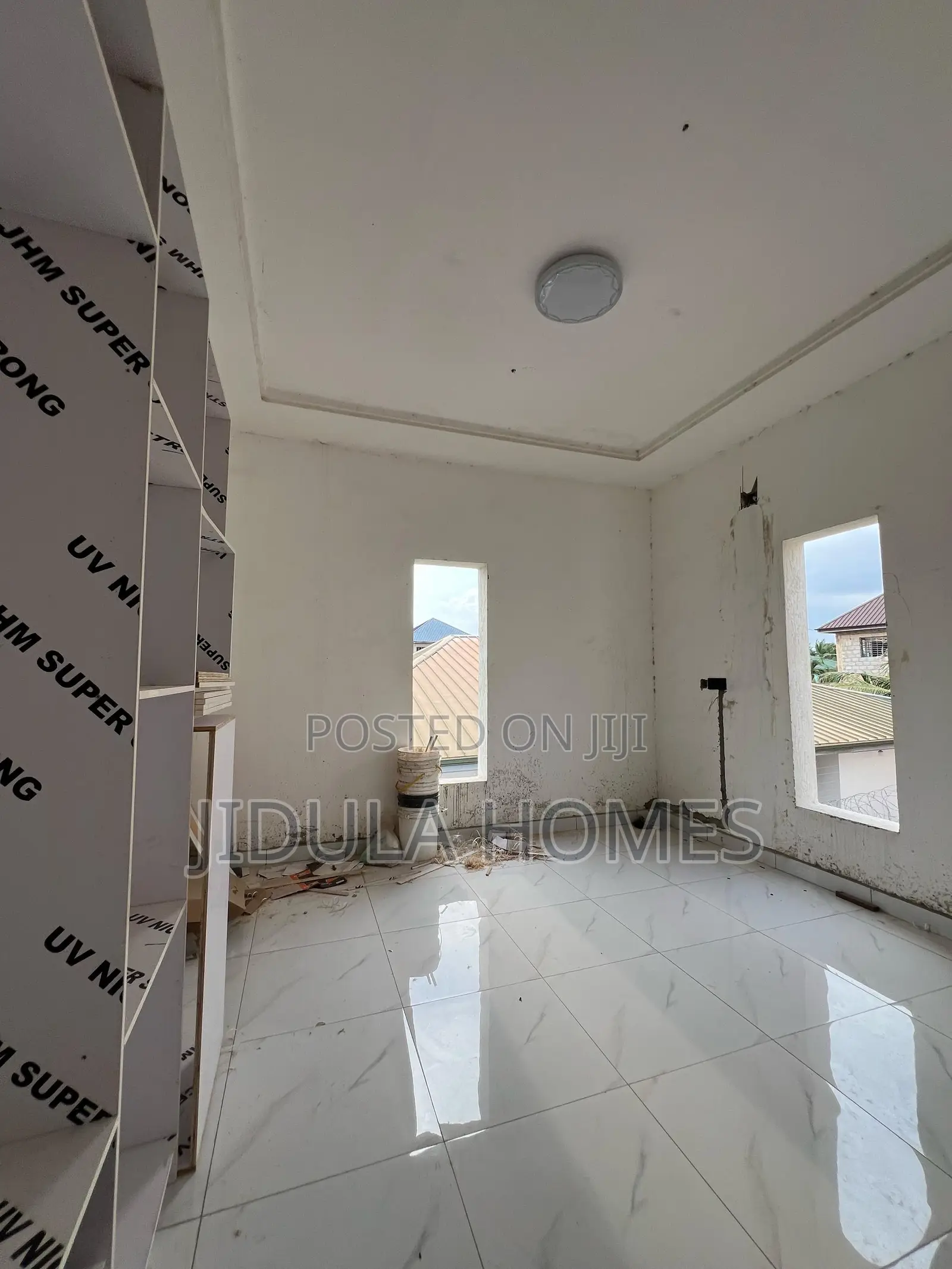 5bdrm Duplex in Adenta for sale