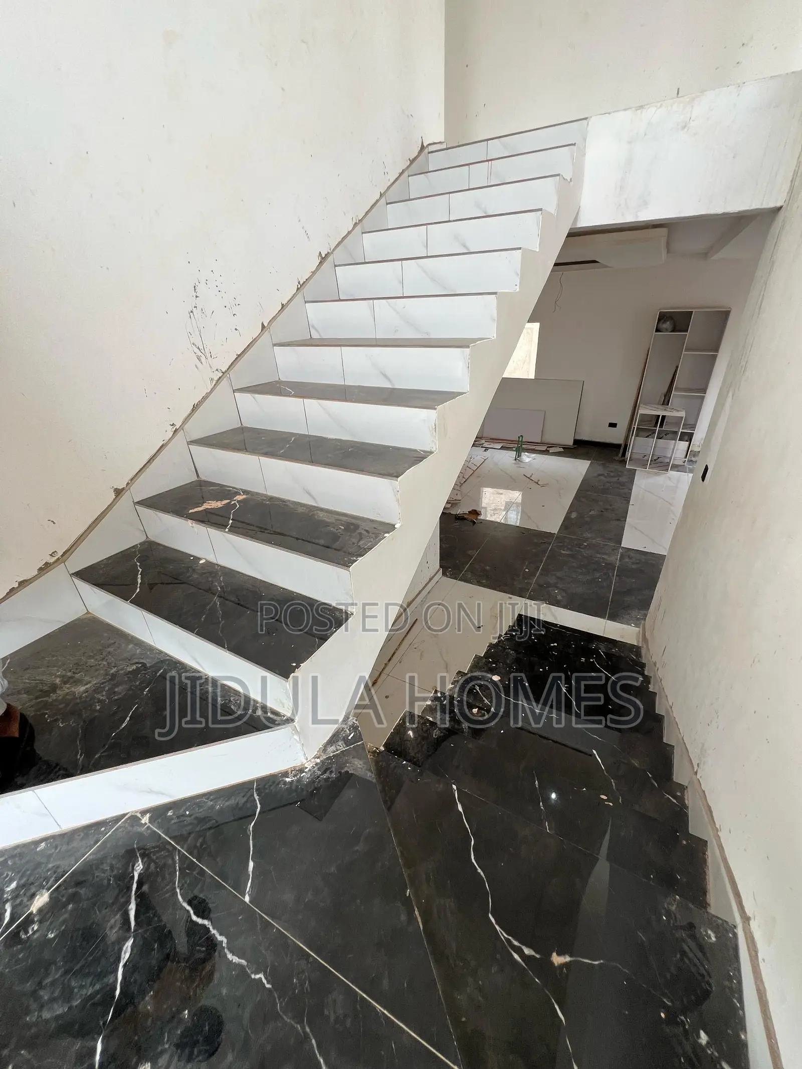5bdrm Duplex in Adenta for sale