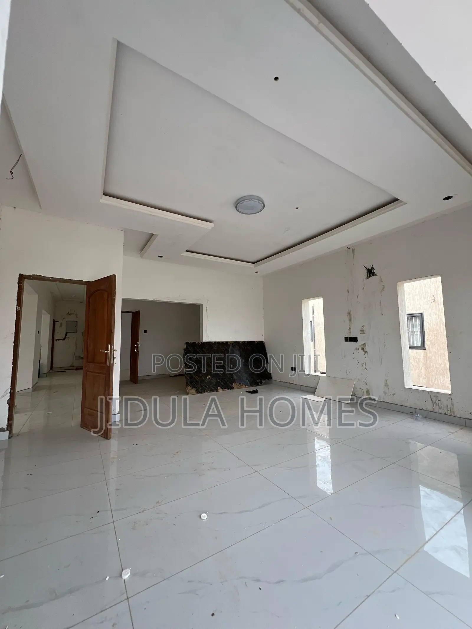 5bdrm Duplex in Adenta for sale