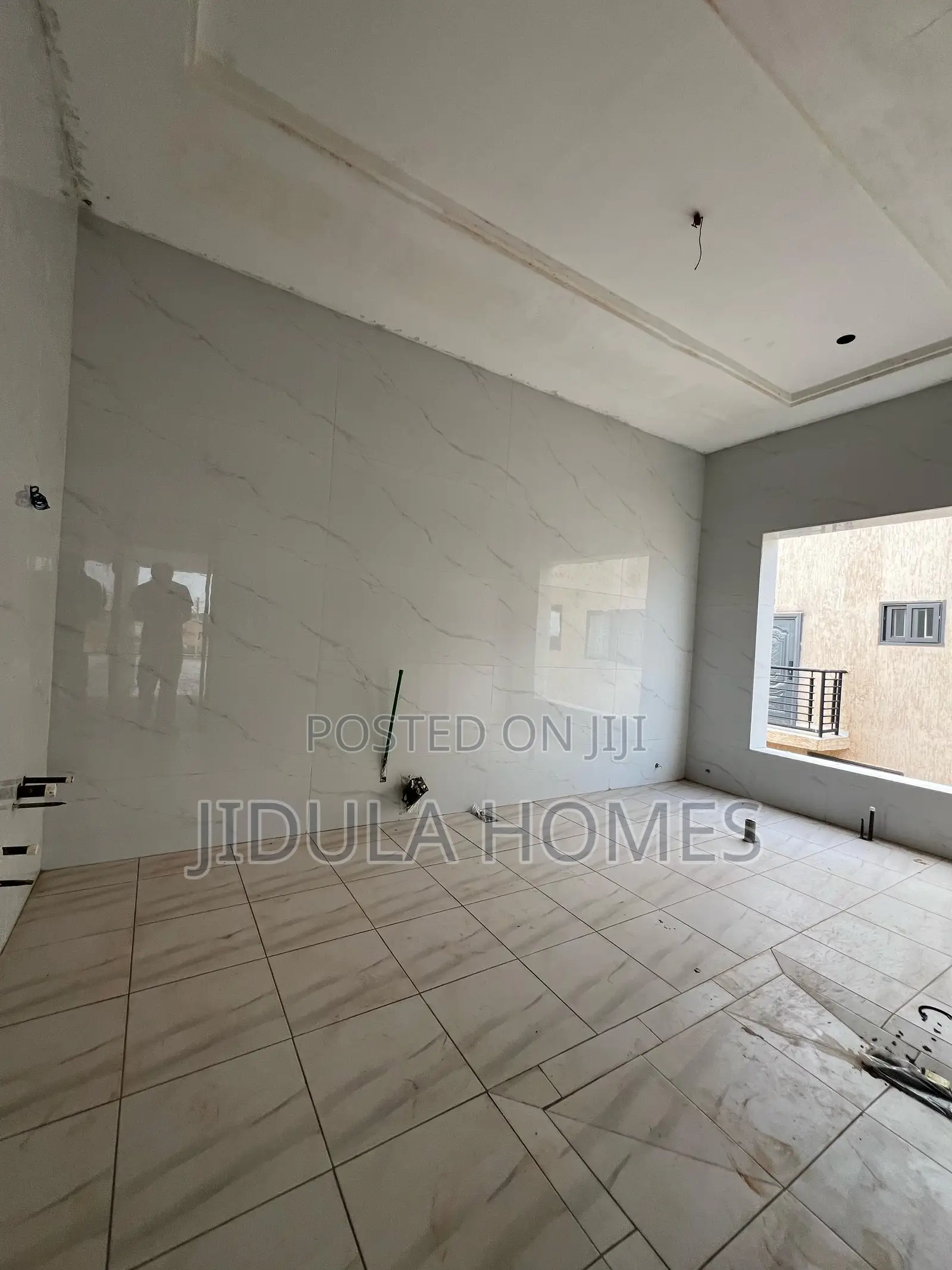 5bdrm Duplex in Adenta for sale
