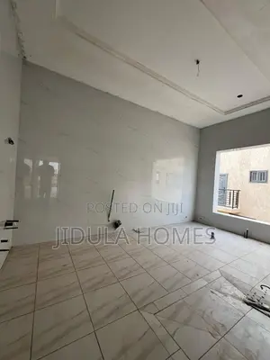 5bdrm Duplex in Adenta for sale