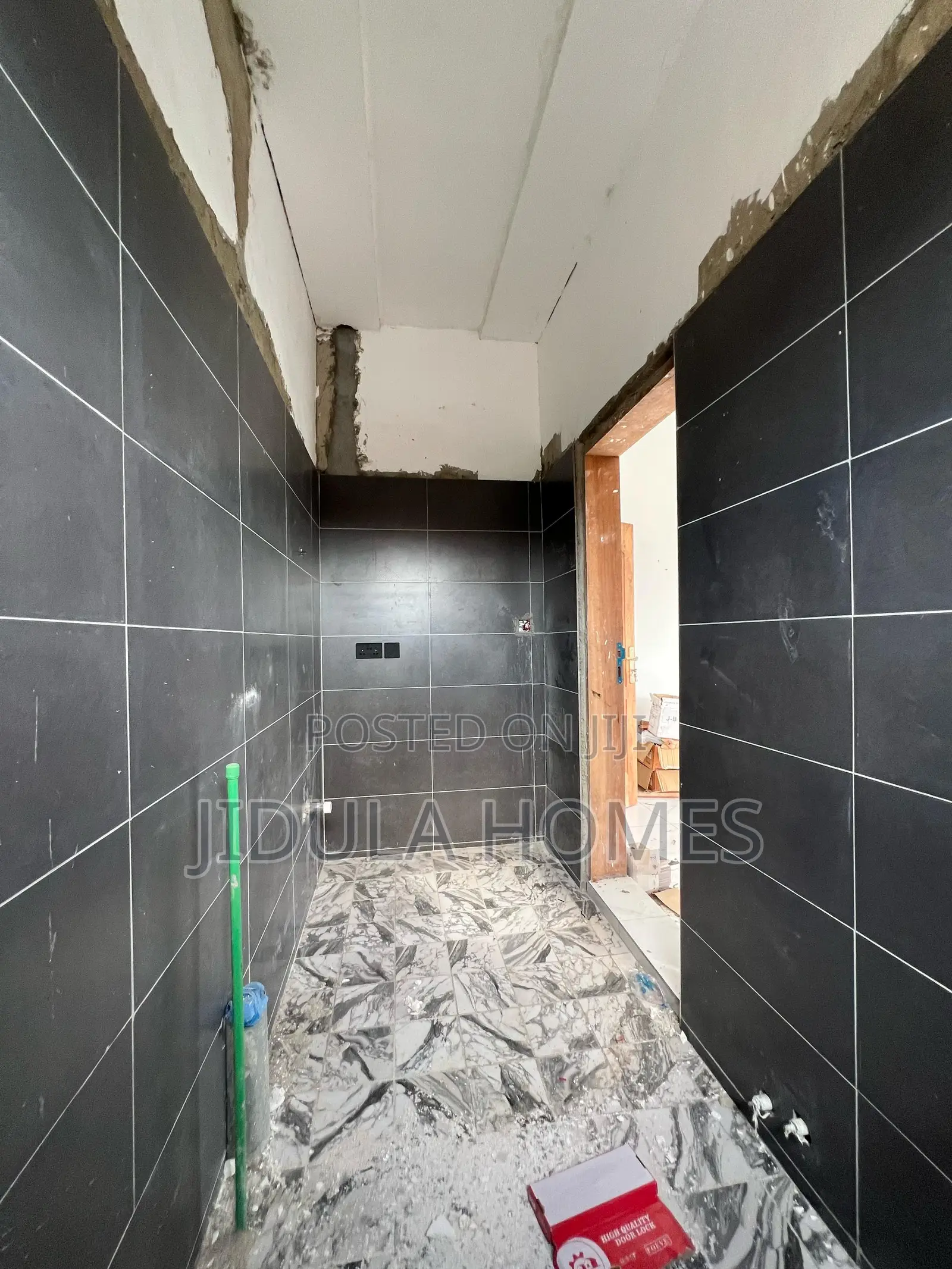 5bdrm Duplex in Adenta for sale