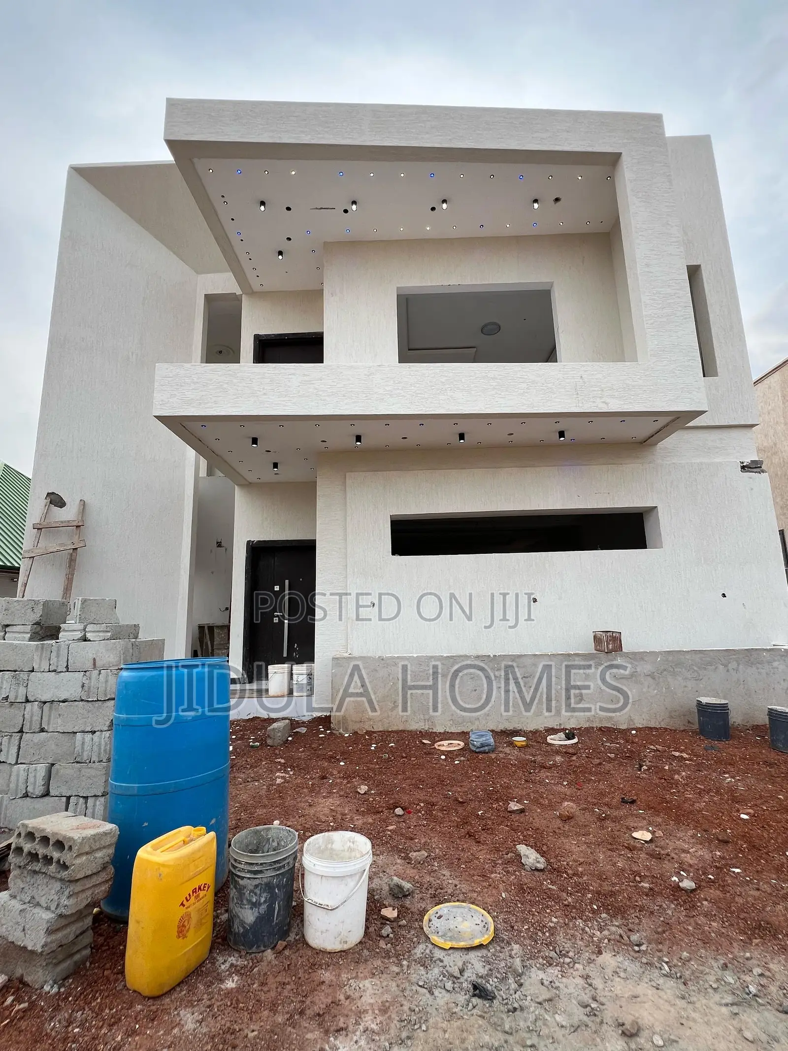 5bdrm Duplex in Adenta for sale
