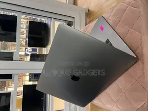 Laptop Apple MacBook Pro 16GB Intel Core i9 SSD 512GB