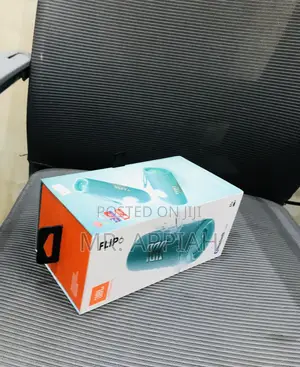 Turquoise Green JBL Flip 6 Bluetooth Speaker.