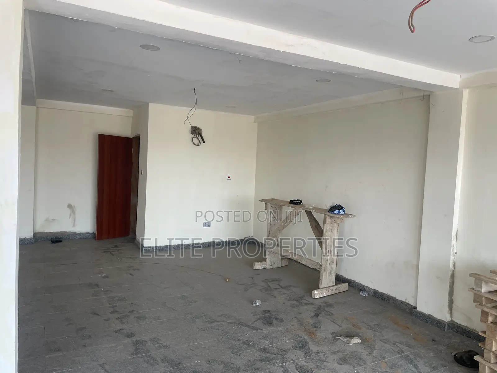 Roadside Shops for Rent in Comm_25 Tema