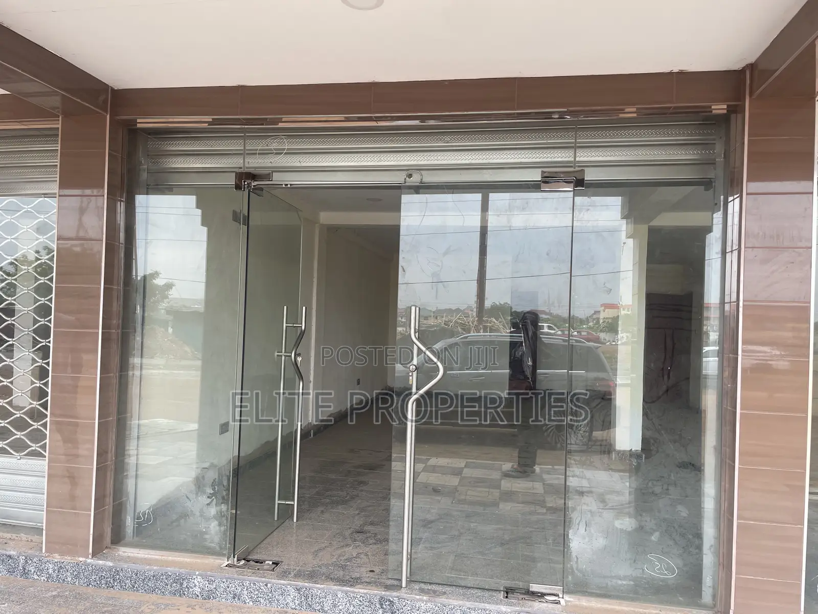 Roadside Shops for Rent in Comm_25 Tema
