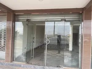 Roadside Shops for Rent in Comm_25 Tema