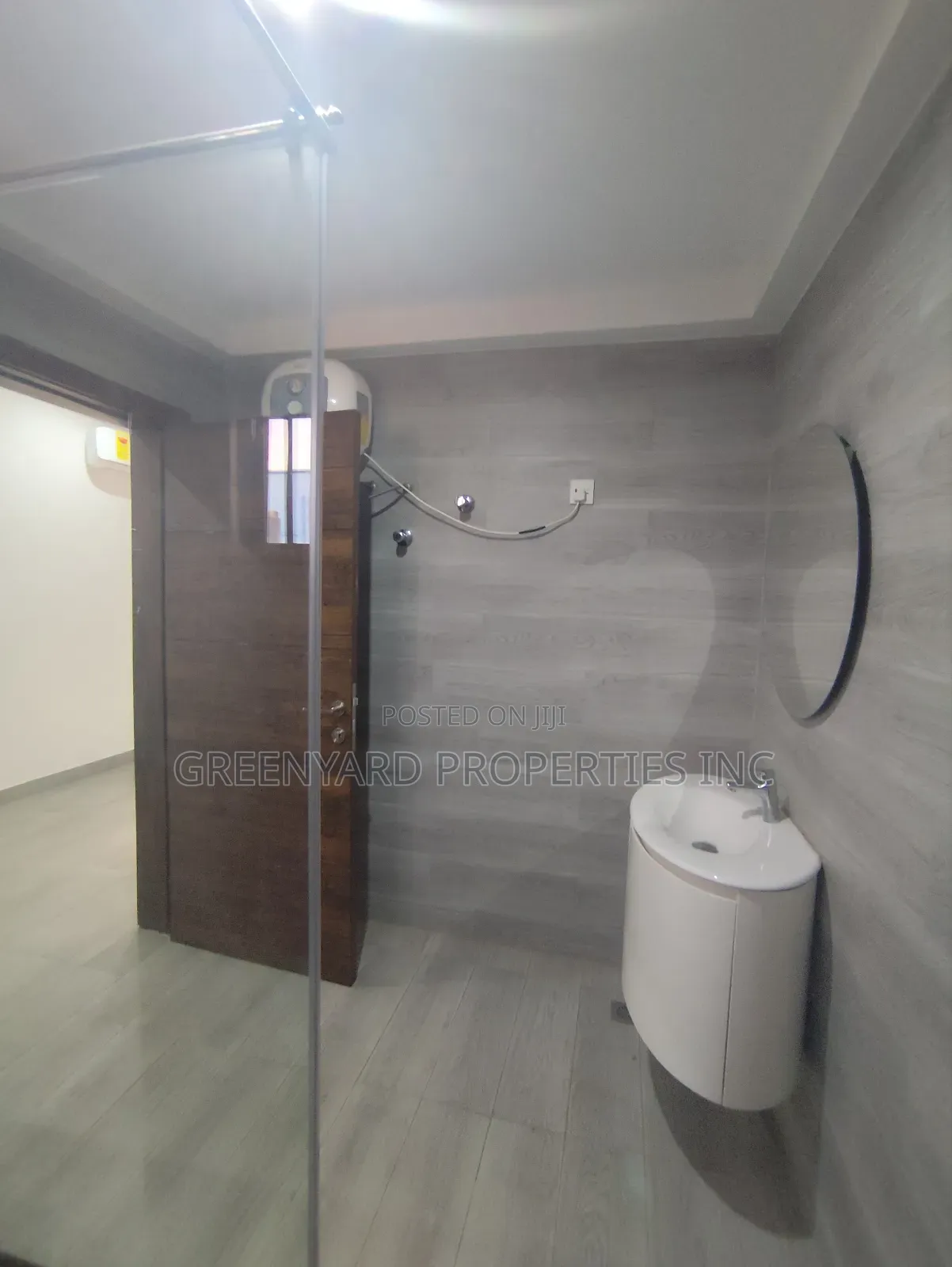 5bdrm House in American House, East Legon for rent