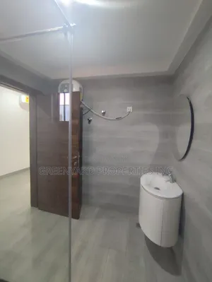 5bdrm House in American House, East Legon for rent