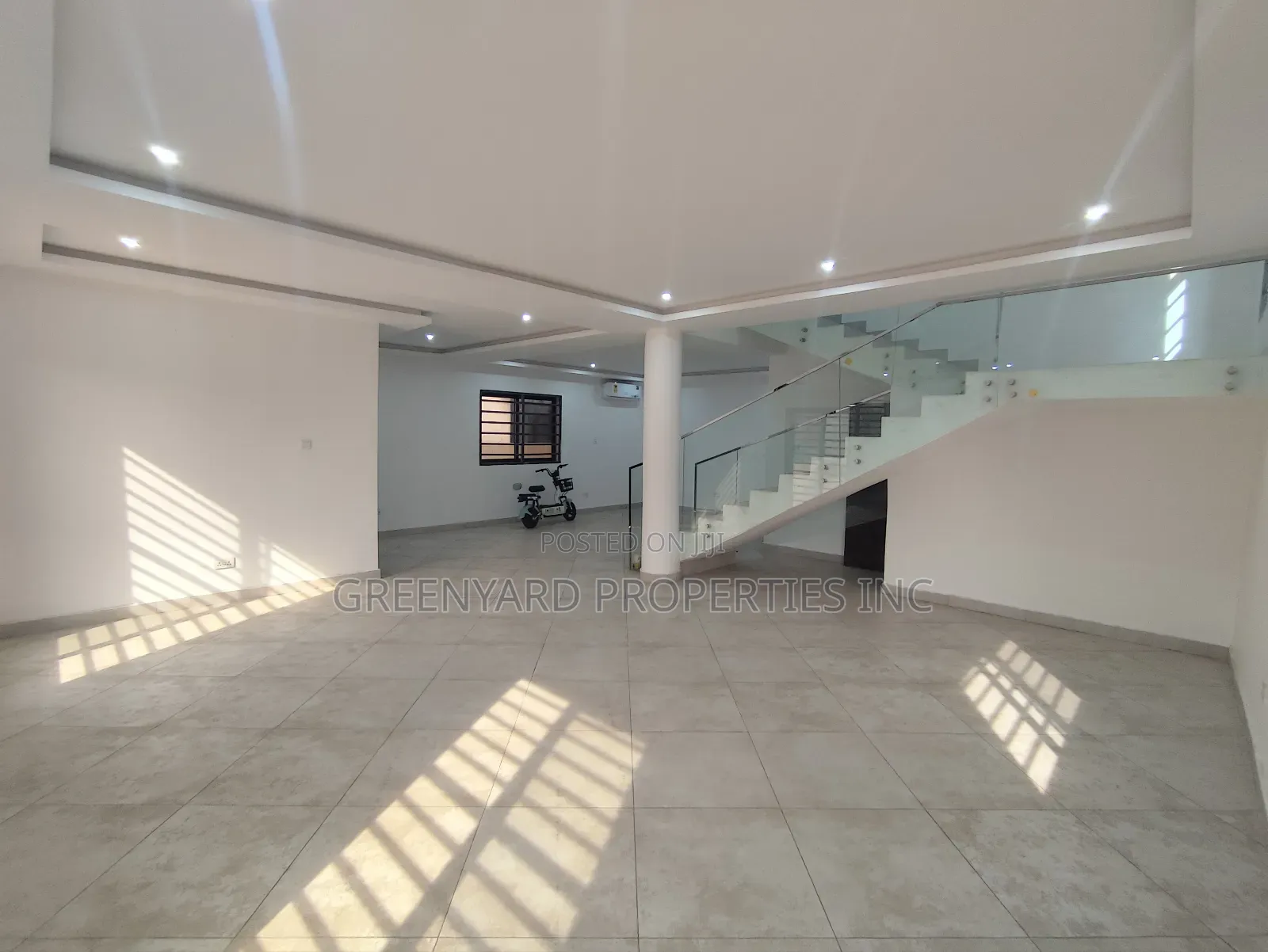 5bdrm House in American House, East Legon for rent